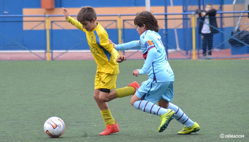 Imagen: Pepe Carpi regateando a un rival