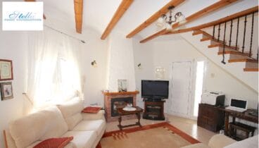 Salón con chimenea – Stella Inmo Consulting