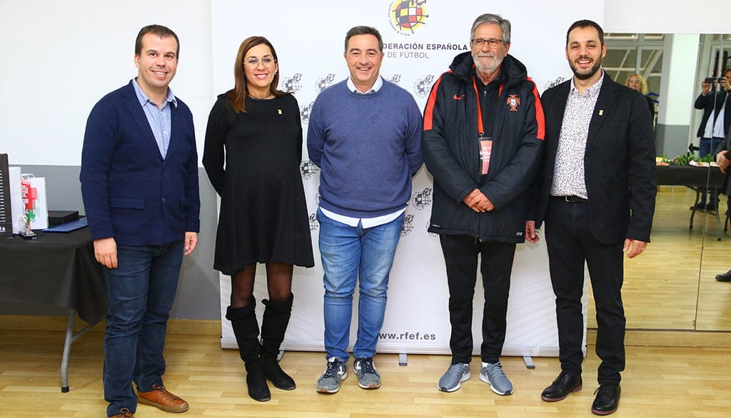 Imagen: Salva Gomar presidente de la FFCV con las autoridades de Ondara