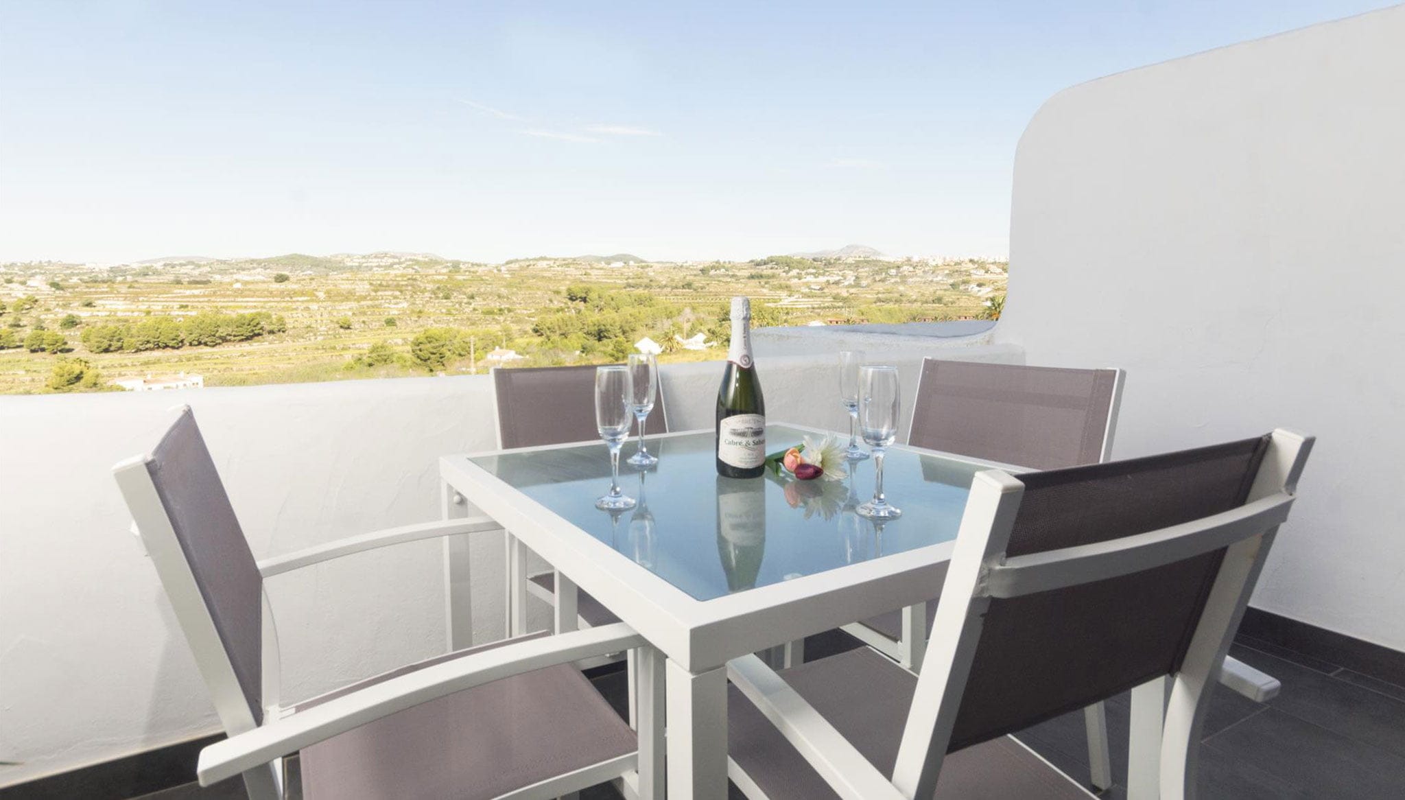 Imagen: Terraza de un apartamento de vacaciones en Moraira - Aguila Rent a Villa