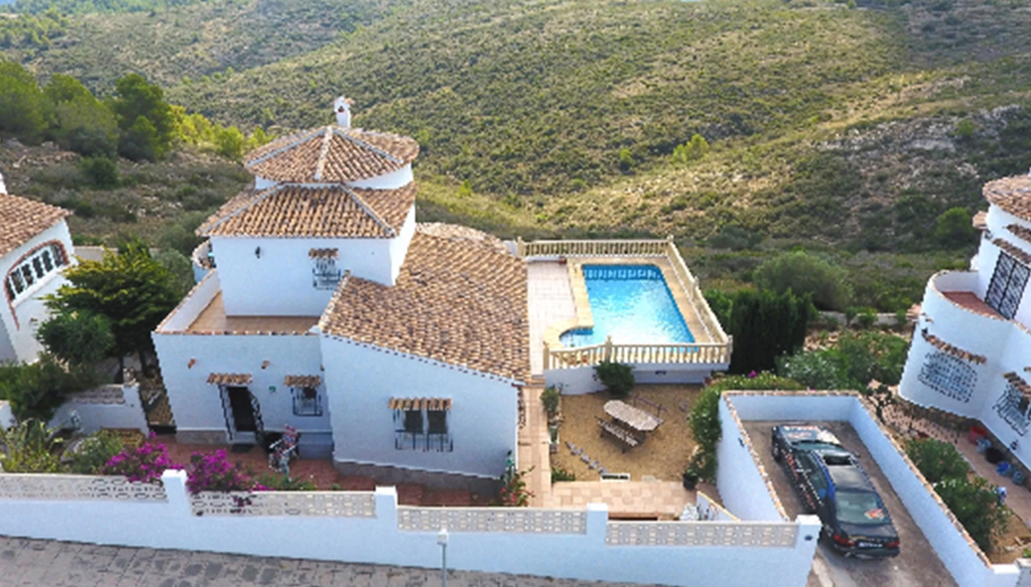 Vista desde arriba de una villa en venta en Monte Pedreguer – Stella Inmo Consulting