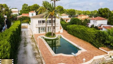 Vista general de chalet en venta en Las Rotas – Casas Singulares