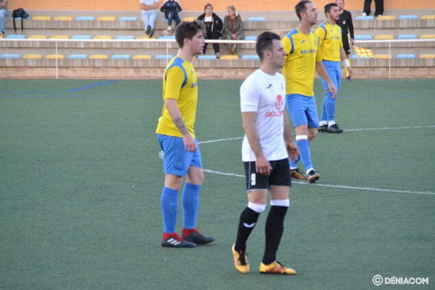 Imagen: Álvaro La Peña marcando a Torrella