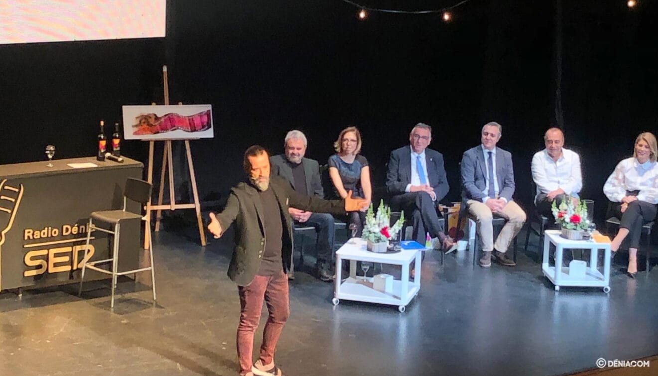 Ángel Rielo haciendo reír al público