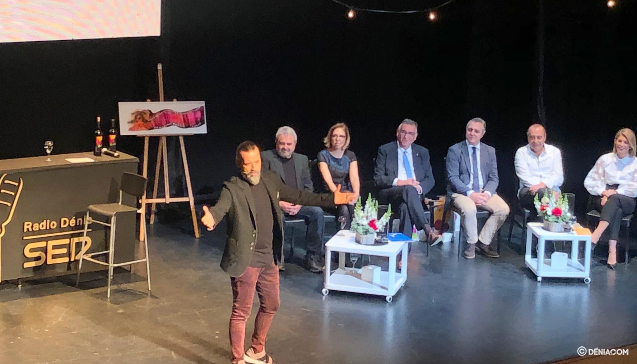 Imagen: Ángel Rielo haciendo reír al público