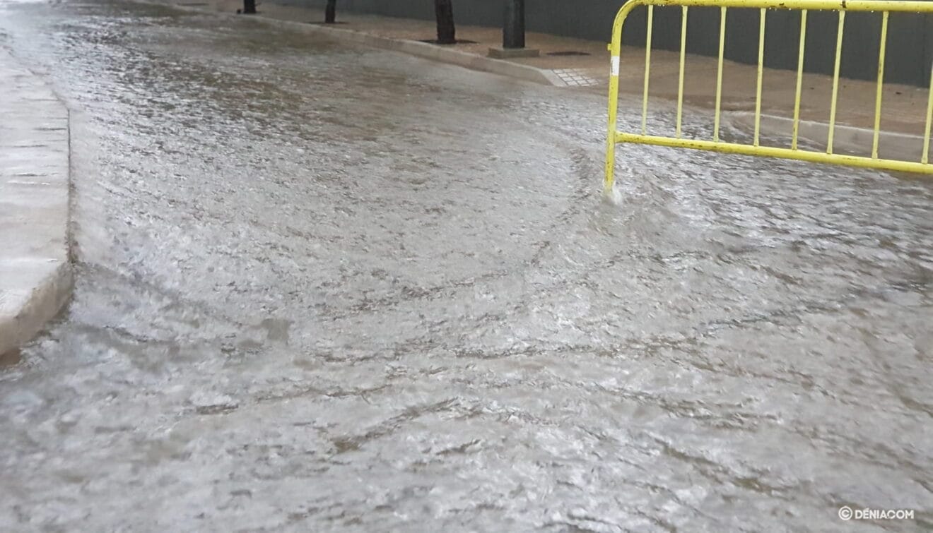Calles de Dénia tras las primeras lluvias de diciembre 04