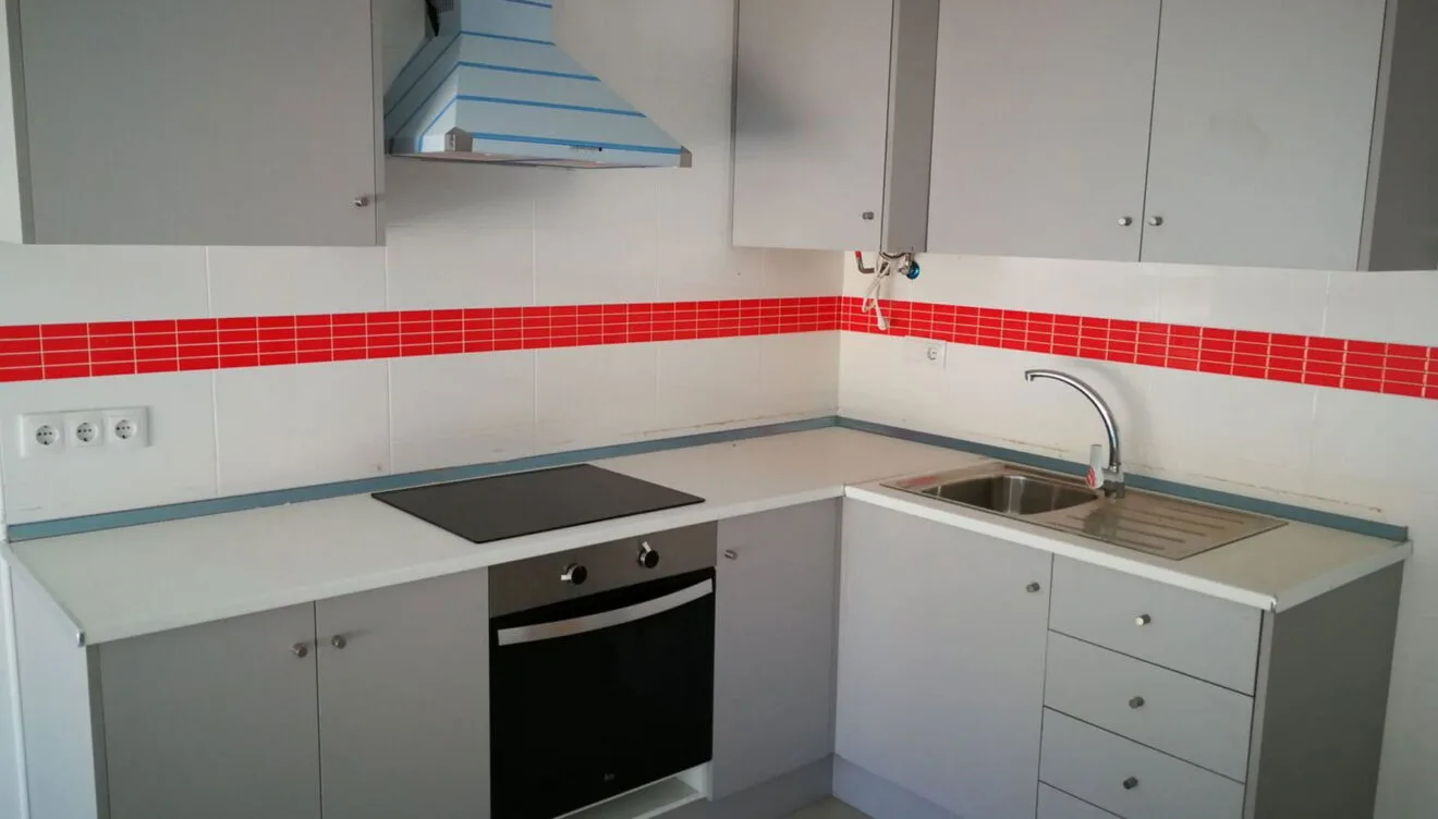 Cocina de piso en venta en Ondara con un dormitorio - Mare Nostrum Inmobiliaria