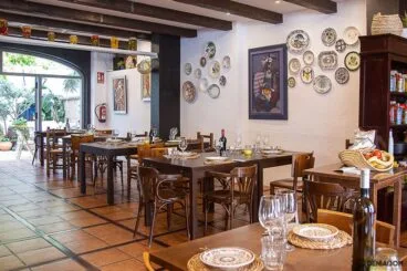 comedor y decoracion arrels denia