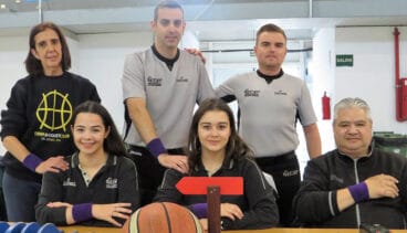 Delagados, mesa y árbitros del partido del Dénia Básquet