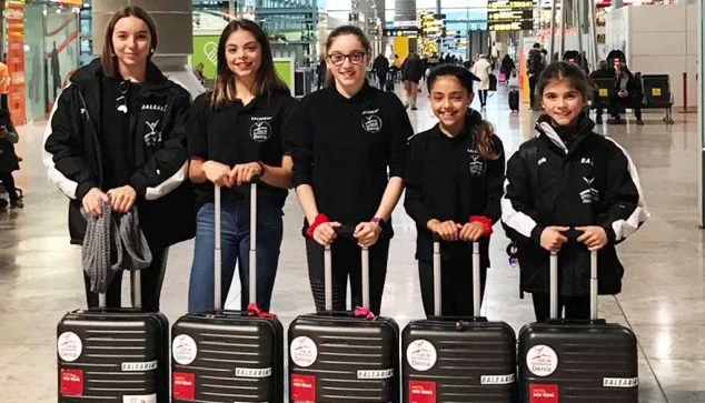 Éxitos para las gimnastas del Club Gimnasia Rítmica Dénia en su aventura alemana 2 Imagen: Delegación de gimnastas del Club GR Denia a Leverkusen