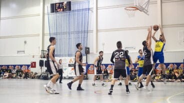 El Dénia atacando el aro rival