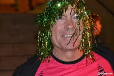 El hombre de la peluca verde