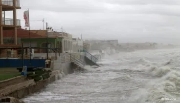 El mar vuelve a castigar a Les Deveses 08