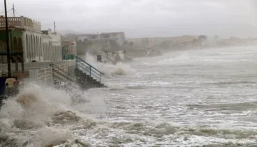 El mar vuelve a castigar a Les Deveses 09
