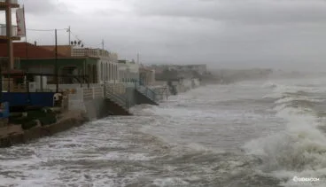 El mar vuelve a castigar a Les Deveses 11