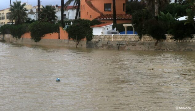 Las imágenes se repiten: el temporal arremete contra las viviendas de las castigadas Deveses 11 el mar vuelve a castigar a les deveses 15