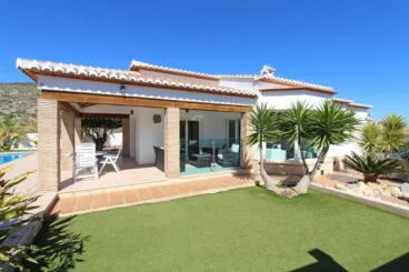 exterior-casa-vacaciones-benitachell-seis-personas-aguila-rent-a-villa