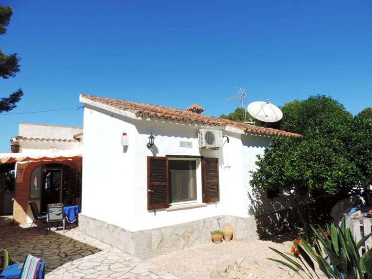 Exterior de un chalet en venta en Dénia - Euroholding