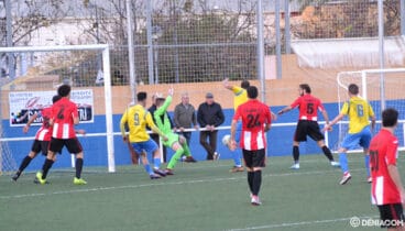 Ferrán rematando fuera
