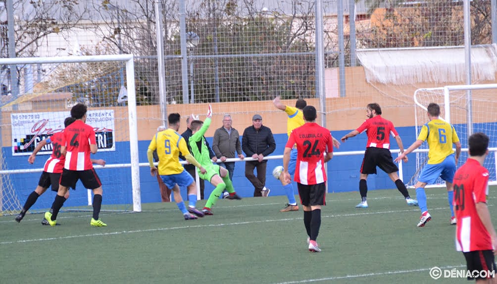 Imagen: Ferrán rematando fuera