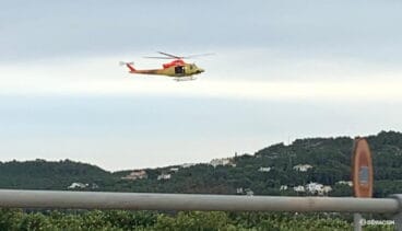 Helicóptero de Bomberos sobrevolando la zona