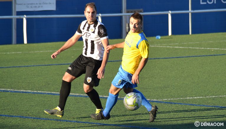 Jaume marked by a rival defender