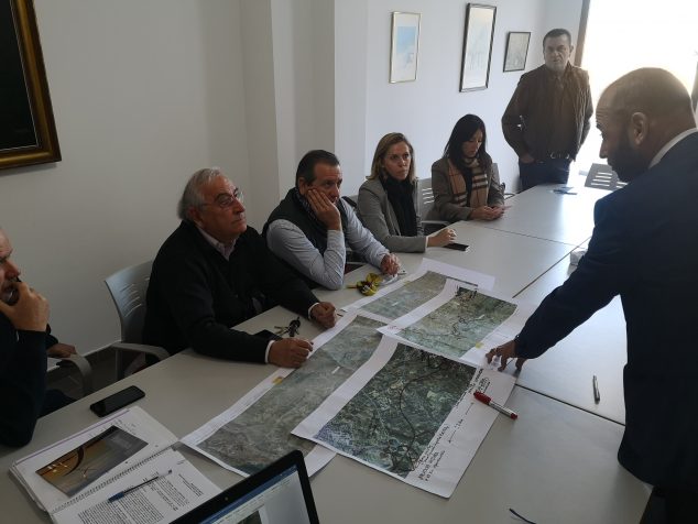 Imagen: Junta Directiva en el estudio del Tren de la Costa