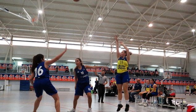 Imagen: Lanzamiento triple de una senior dianense