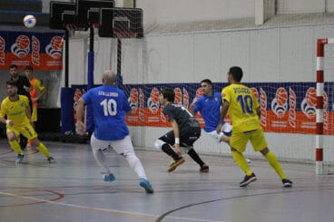 los dianenses defendiendo su porteria