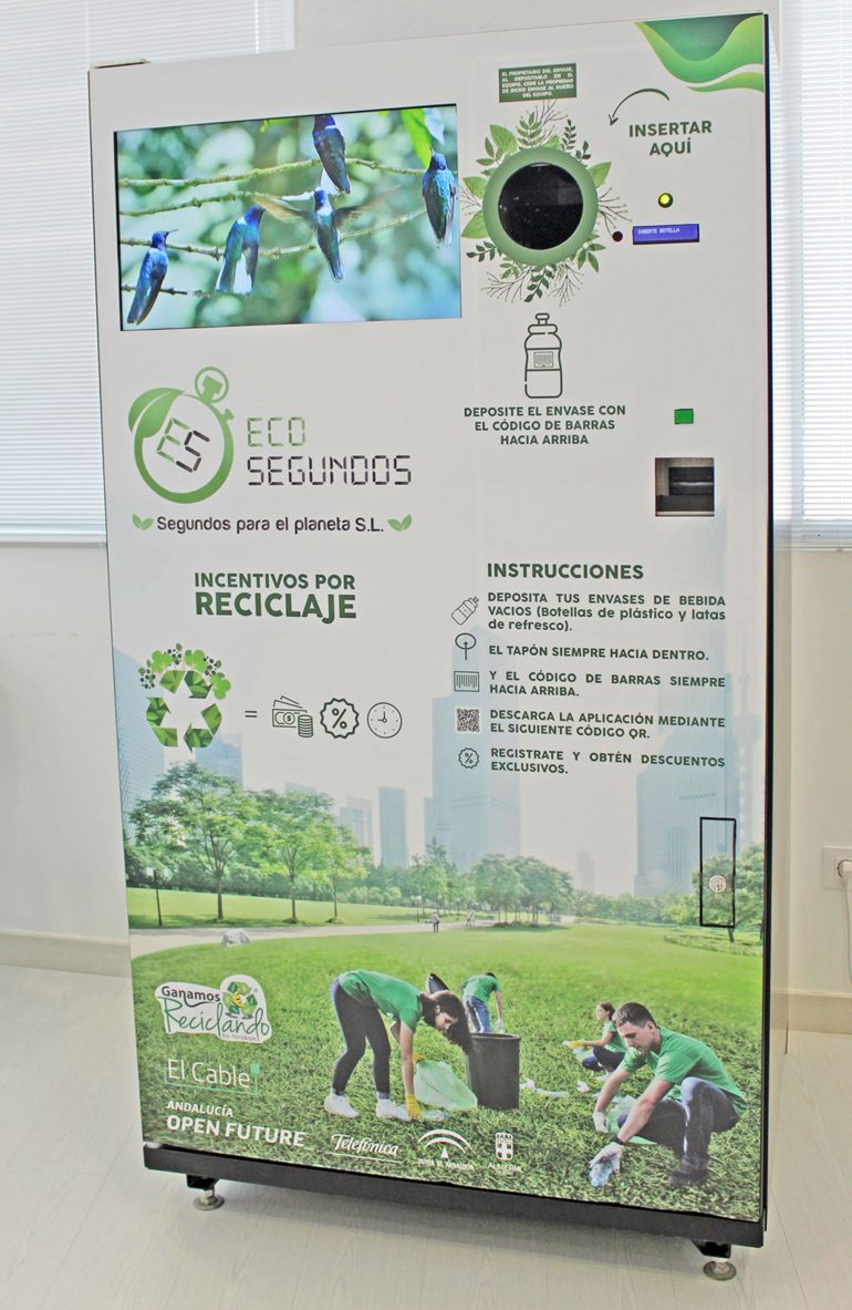 Máquina de reciclaje activa en Almudena Seguros Dénia Benidorm Altea