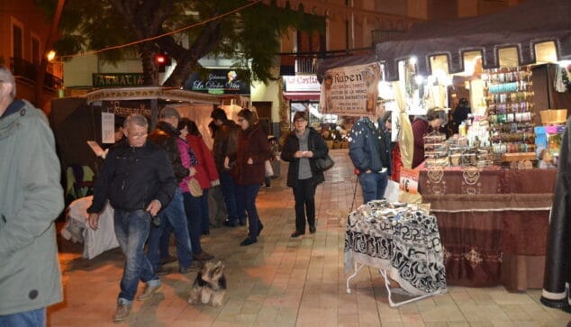 mercado medieval en la plaza de la constitucion