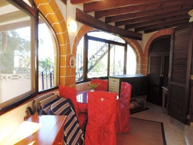 Imagen: Terraza cubierta en un chalet de una sola planta en Galeretes - Euroholding