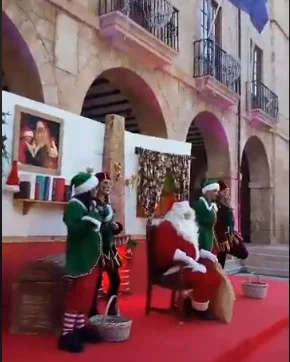 Papá Noel espera la llegada de los niños y niñas en el Ayuntamiento