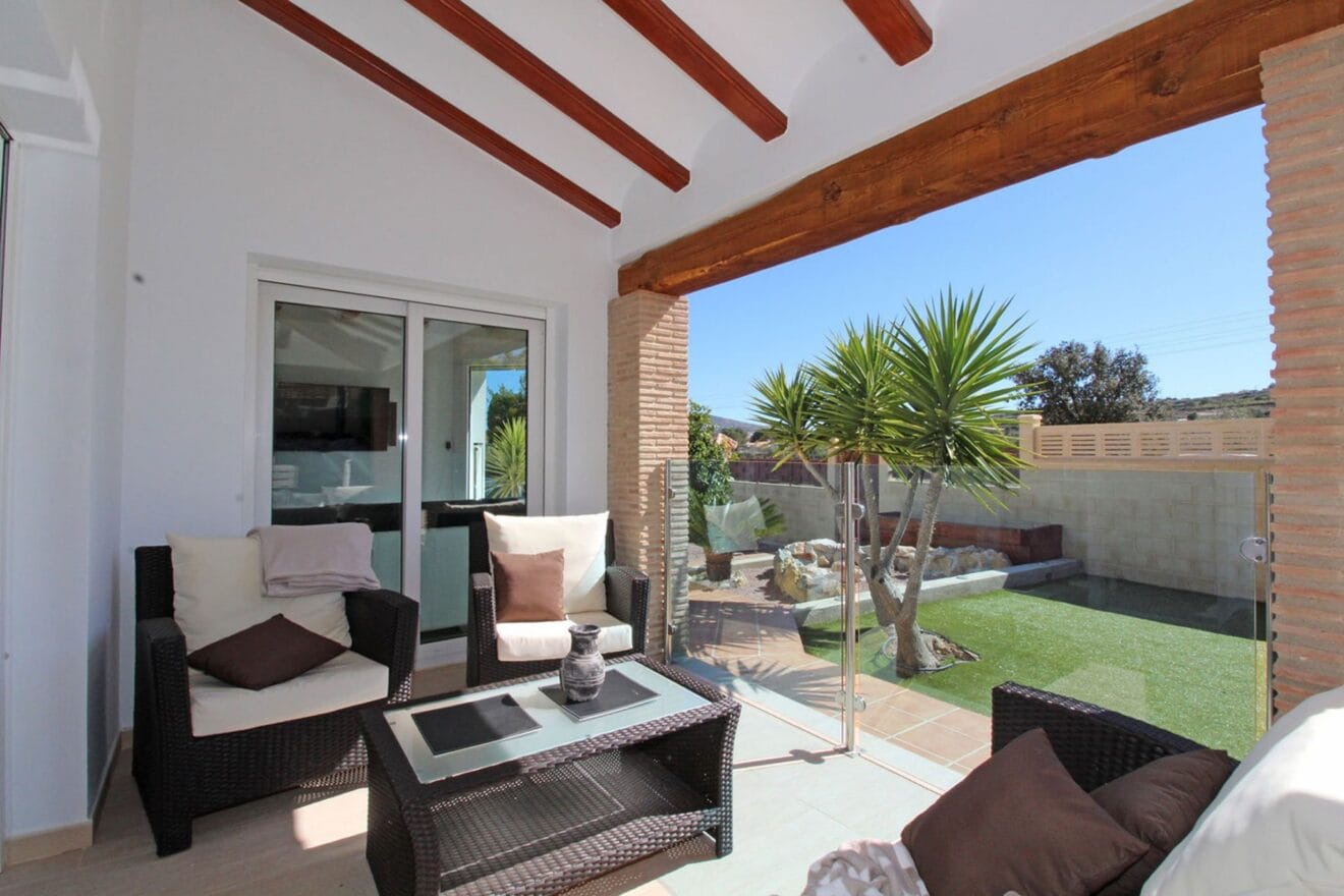 terraza-casa-vacaciones-benitachell-seis-personas-aguila-rent-a-villa