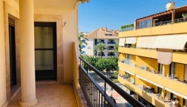 Terraza en un piso de dos dormitorios en venta en Moraira – Mare Nostrum Inmobiliaria