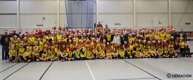 Todos los equipos con los gorros de papa Noel