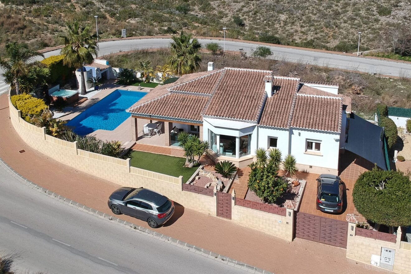 vista-aerea-casa-vacaciones-benitachell-seis-personas-aguila-rent-a-villa