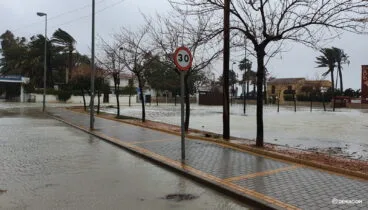 Acceso a Blay Beach inundado
