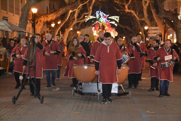 Imagen: Acompañamiento musical de la cabalgata de Reyes