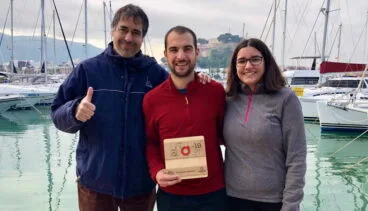 Alván Salvá posa junto a representantes de Marina El Portet