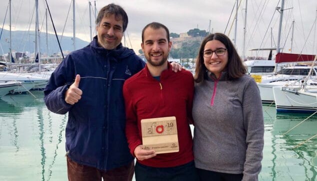 Imagen: Alván Salvá posa junto a representantes de Marina El Portet
