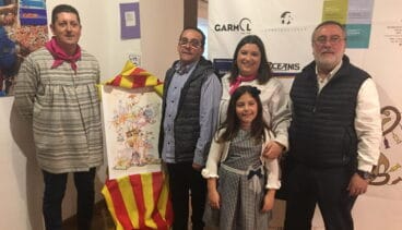 Boceto de la falla grande con el artista