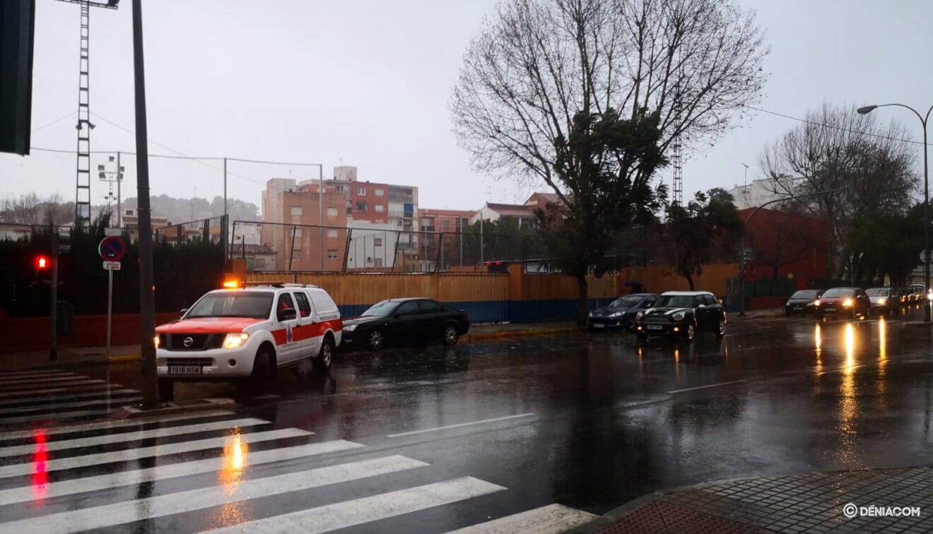Desvían el tráfico en la avenida Alicante