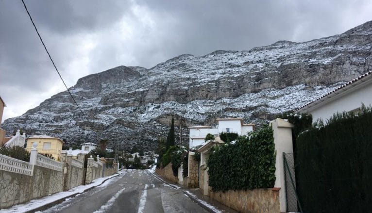 El Montgó durante la nevada de 2017