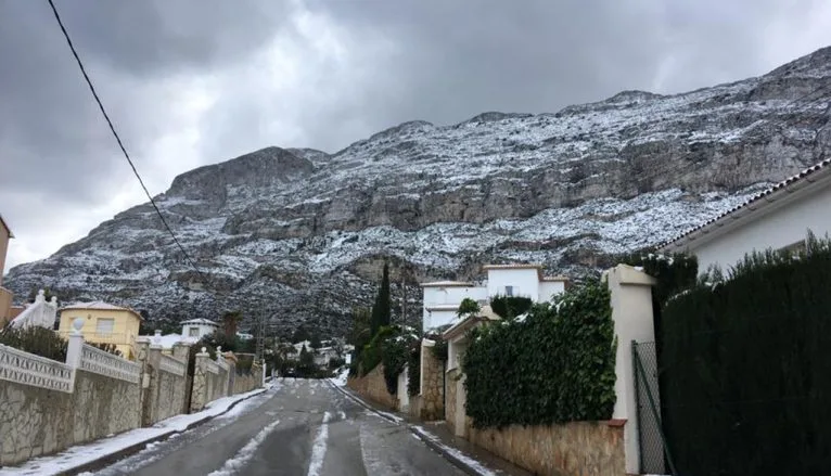 El Montgó durante la nevada de 2017