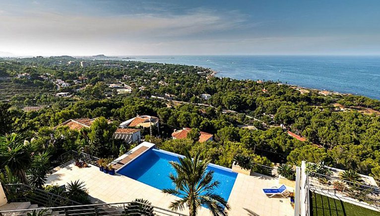 Espectaculares vistas al mar desde una casa exclusiva en venta - Euroholding
