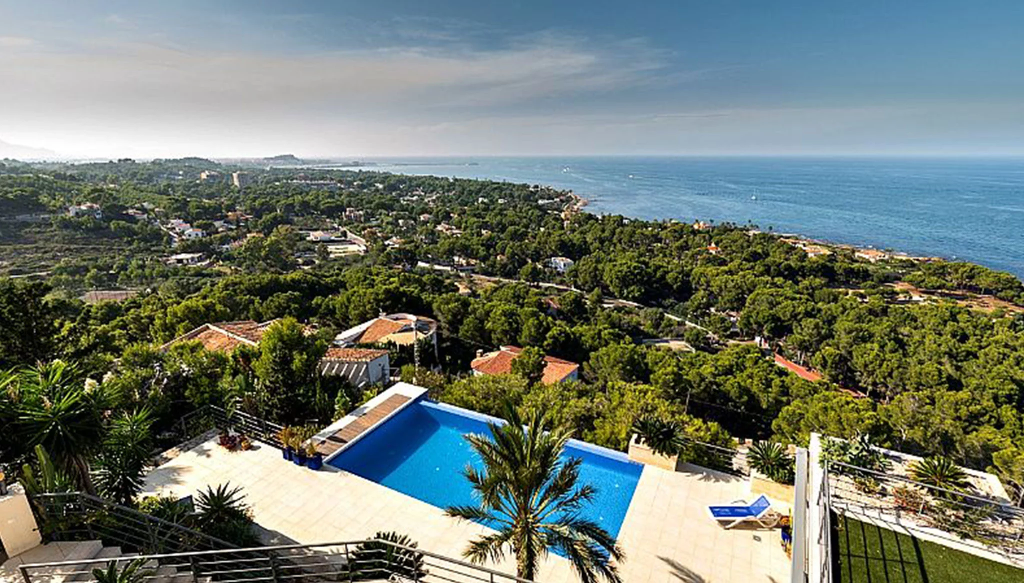 Espectaculares vistas al mar y a Dénia desde un chalet en venta – Euroholding