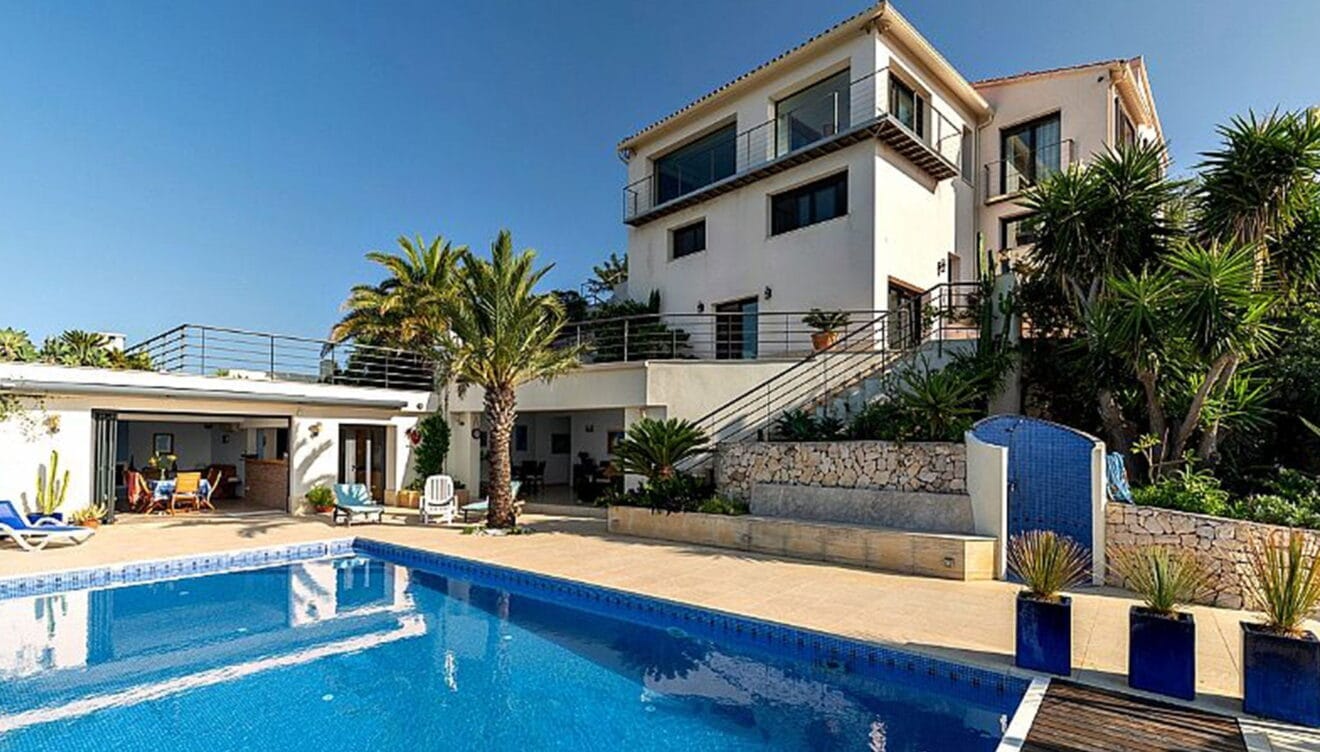 Exterior de un chalet en venta en Dénia - Euroholding
