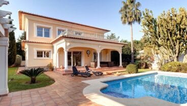 Exterior de un chalet de lujo en venta en Dénia – MLS Dénia Inmobiliarias