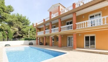 Fachada de una villa de lujo en Dénia – MLA Dénia Inmobiliarias